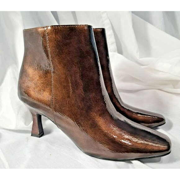 EST. 1946  Brown Faux Patent Leather Textured Square Toe Kitten Heels  Size 7M - Picture 2 of 11